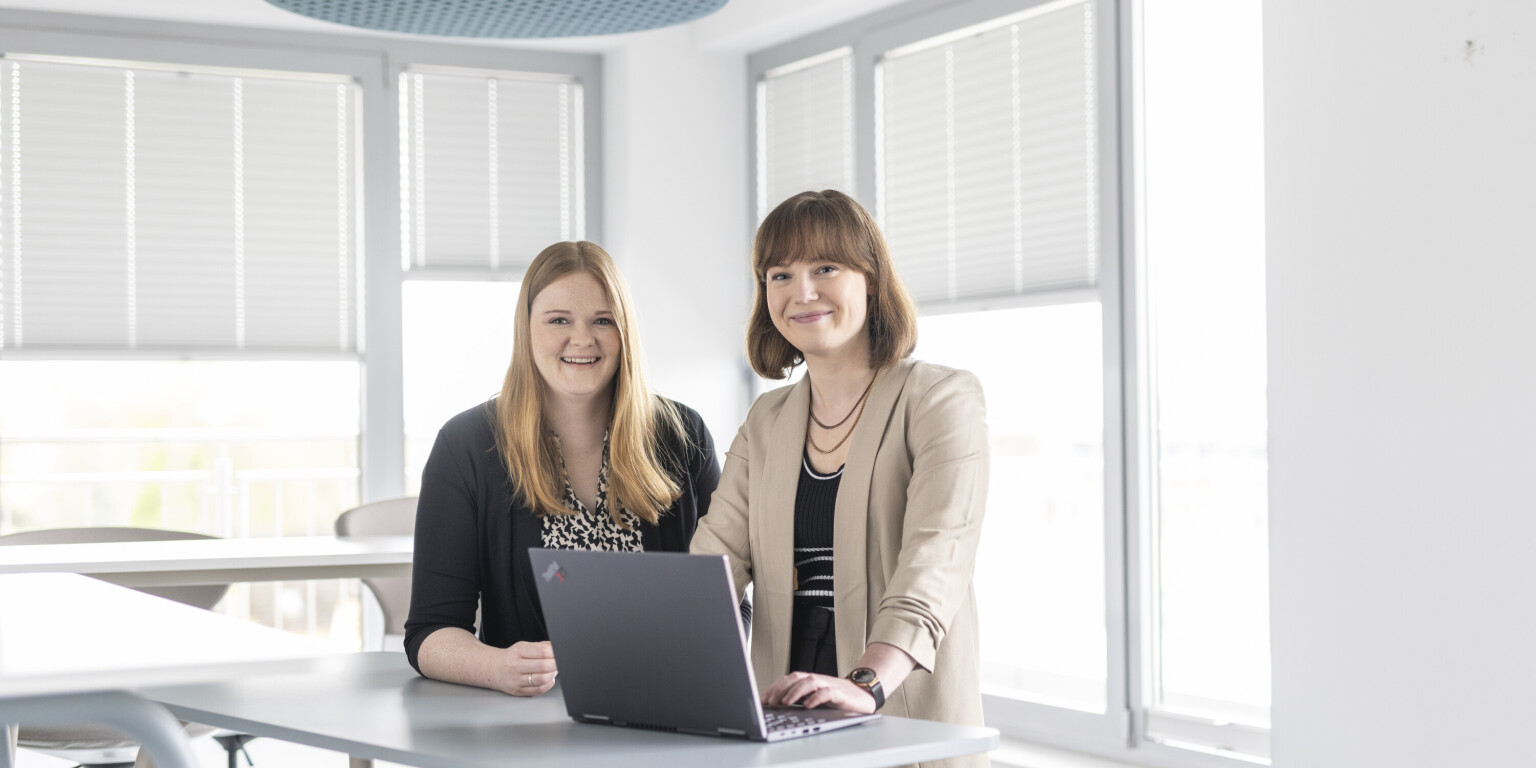 OOWV Mitarbeiterinnen vor Laptop