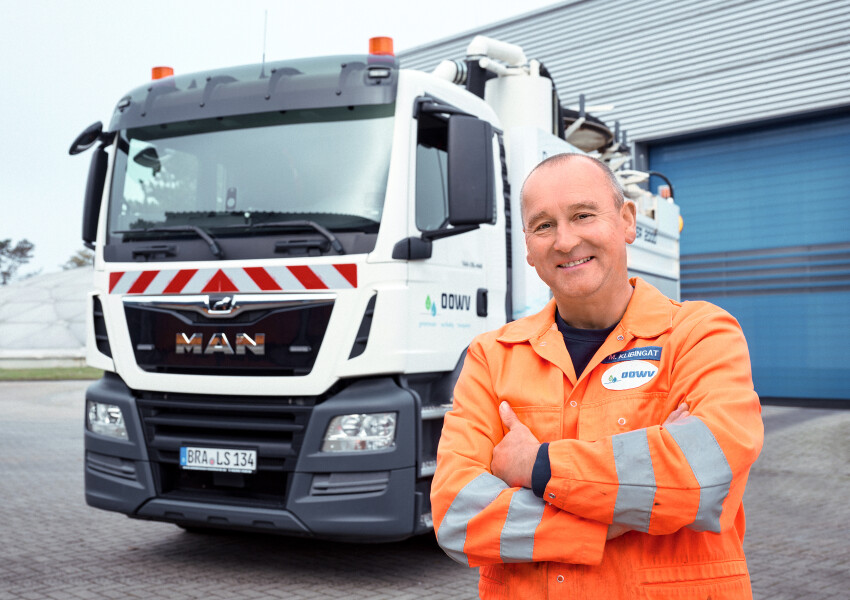 OOWV Mitarbeiter vor Spülwagen